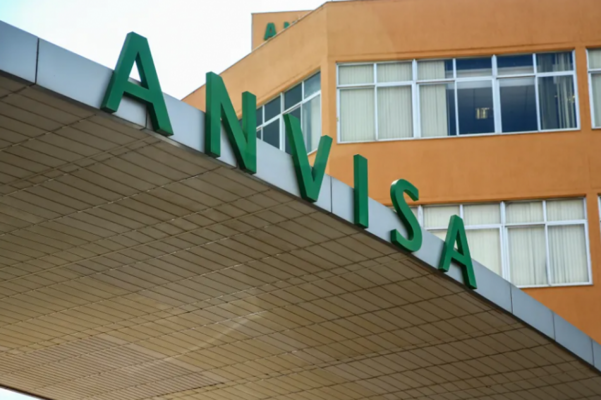 A Anvisa também autorizou a importação de 2,6 mil frascos de fomepizol, usado contra o metanol.