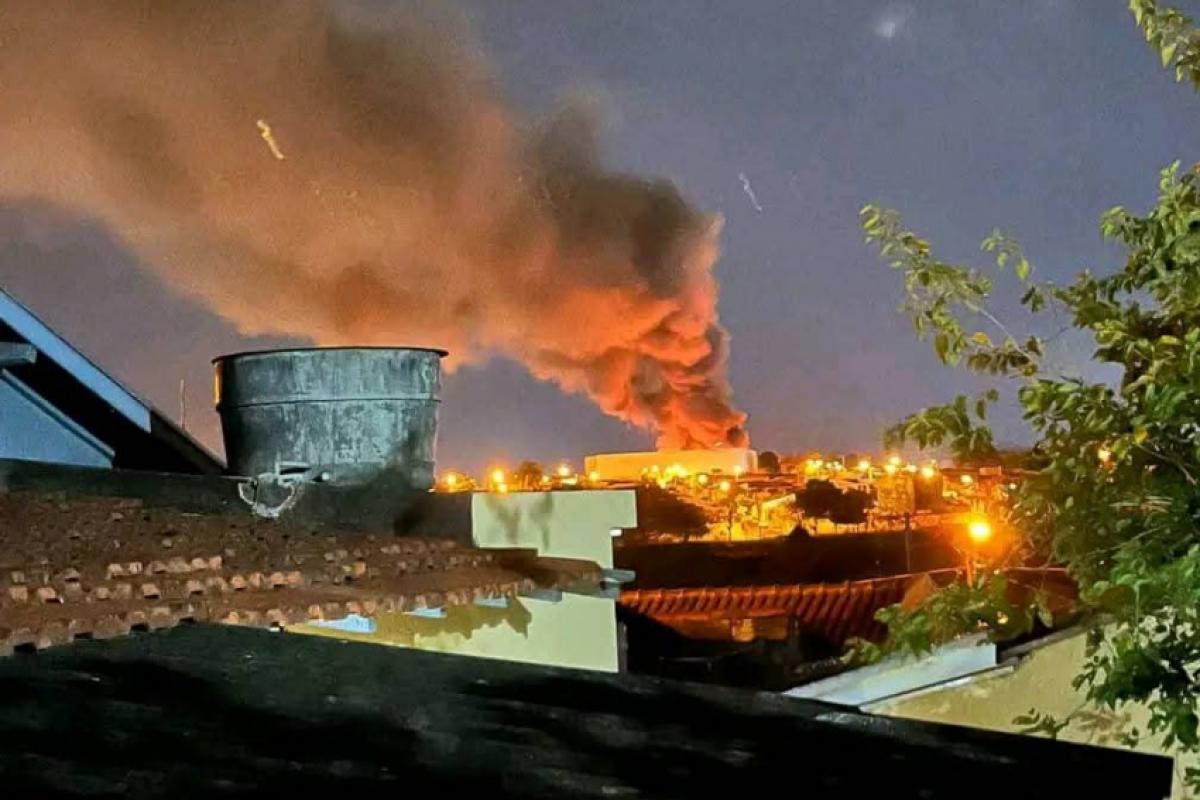 A densa fumaça pôde ser vista de longe