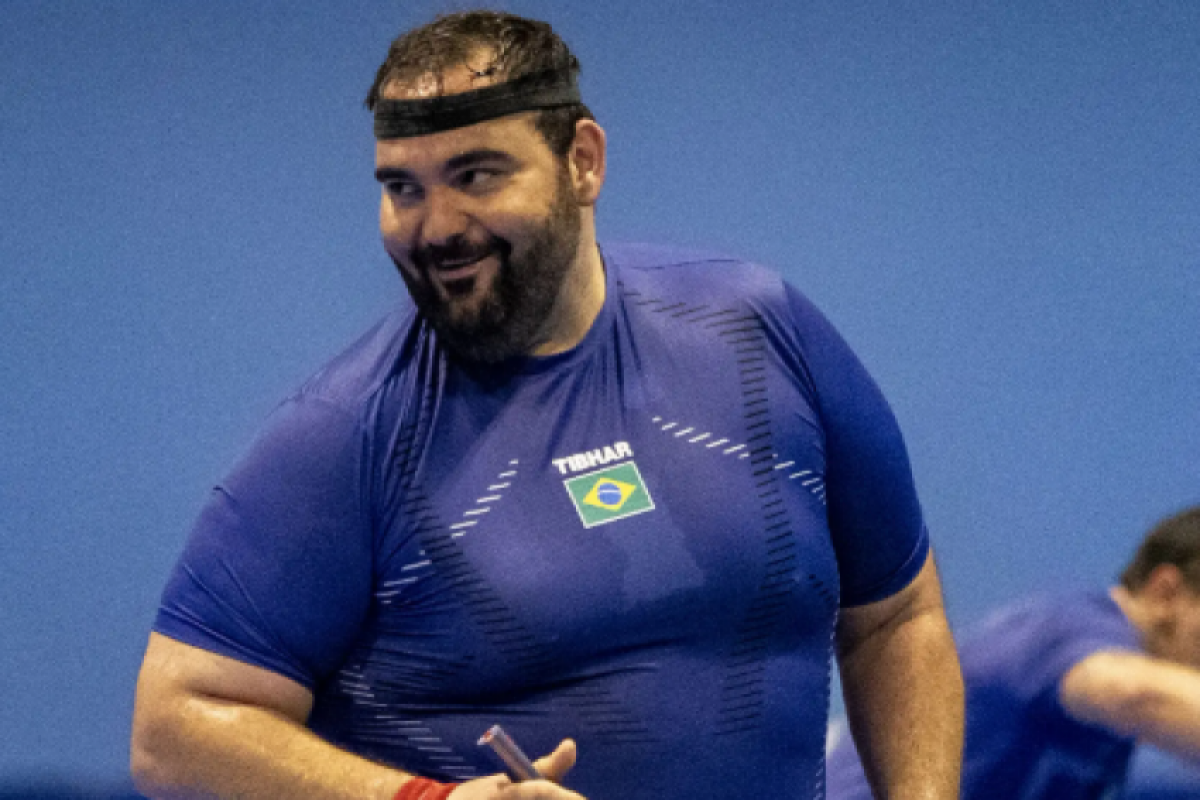 Mesa-tenista bauruense Claudio Massad