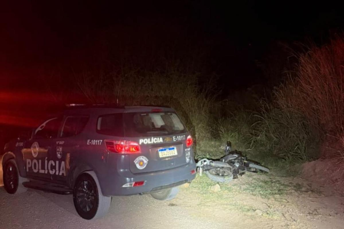 A troca de tiros ocorreu em uma área de mata durante a fuga. 