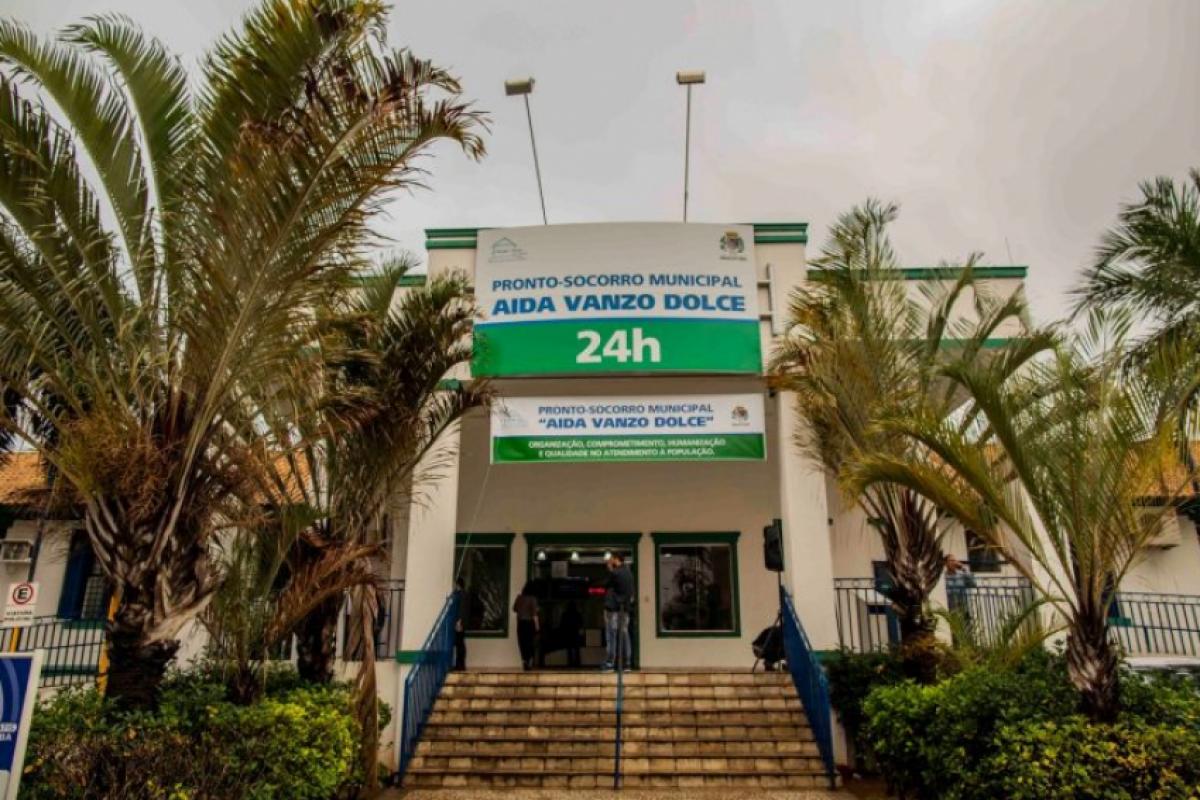 Vítima foi levada por colegas ao Pronto-socorro Municipal, após sofrer descarga elétrica e queda; caso está em apuração