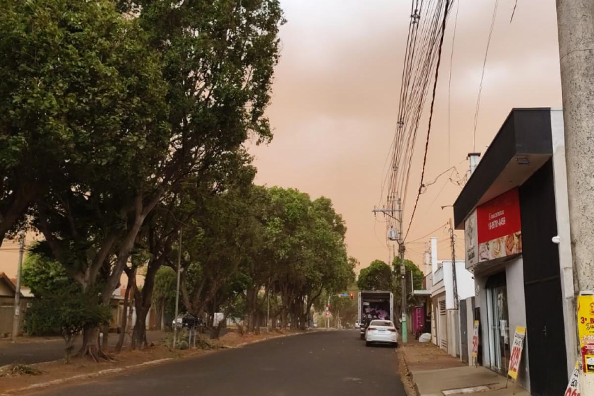 Foto deste sábado em Birigui, domingo deverá ser menos quente na região