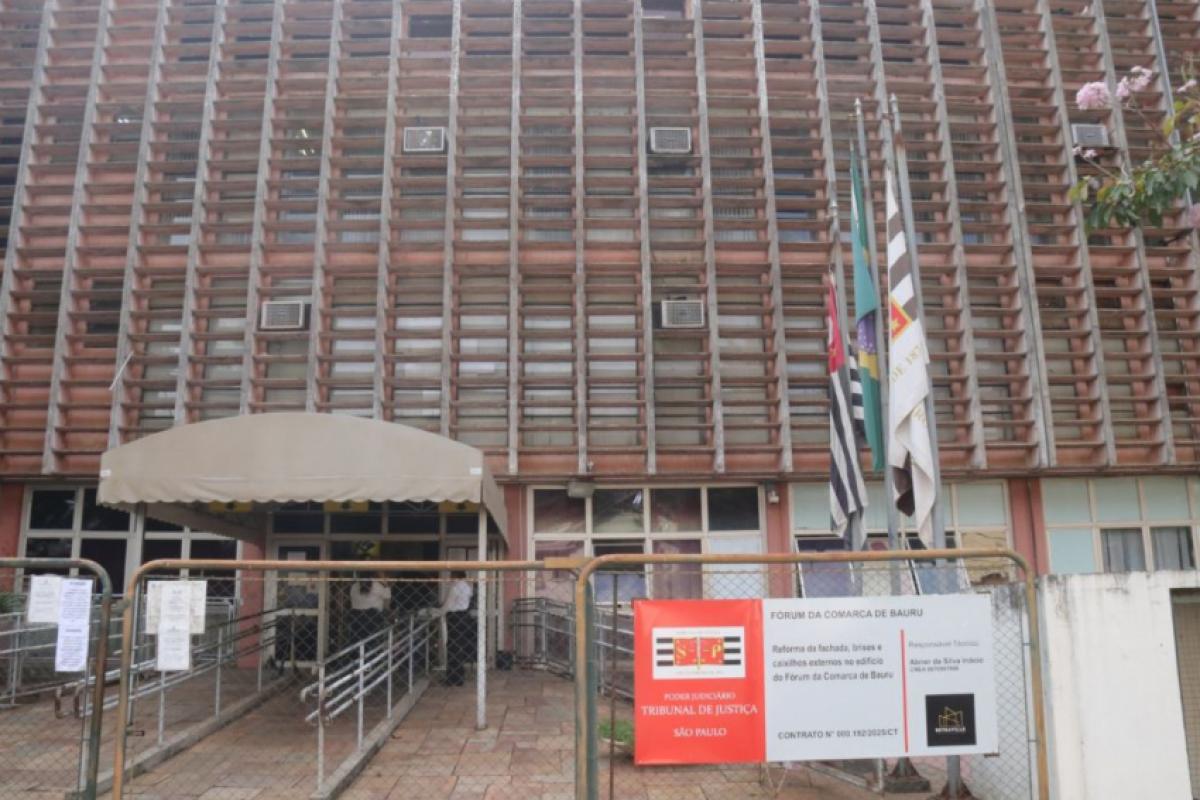 Fórum de Bauru, no Jardim Bela Vista, onde rumoroso julgamento acontece