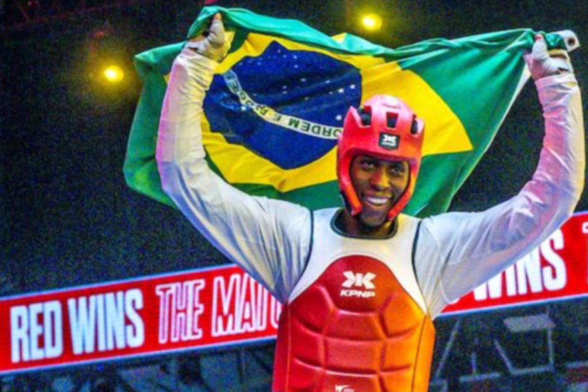 Henrique Marques conquistou nesta segunda-feira (27) a primeira medalha de ouro masculina do Brasil na história do Mundial de taekwondo