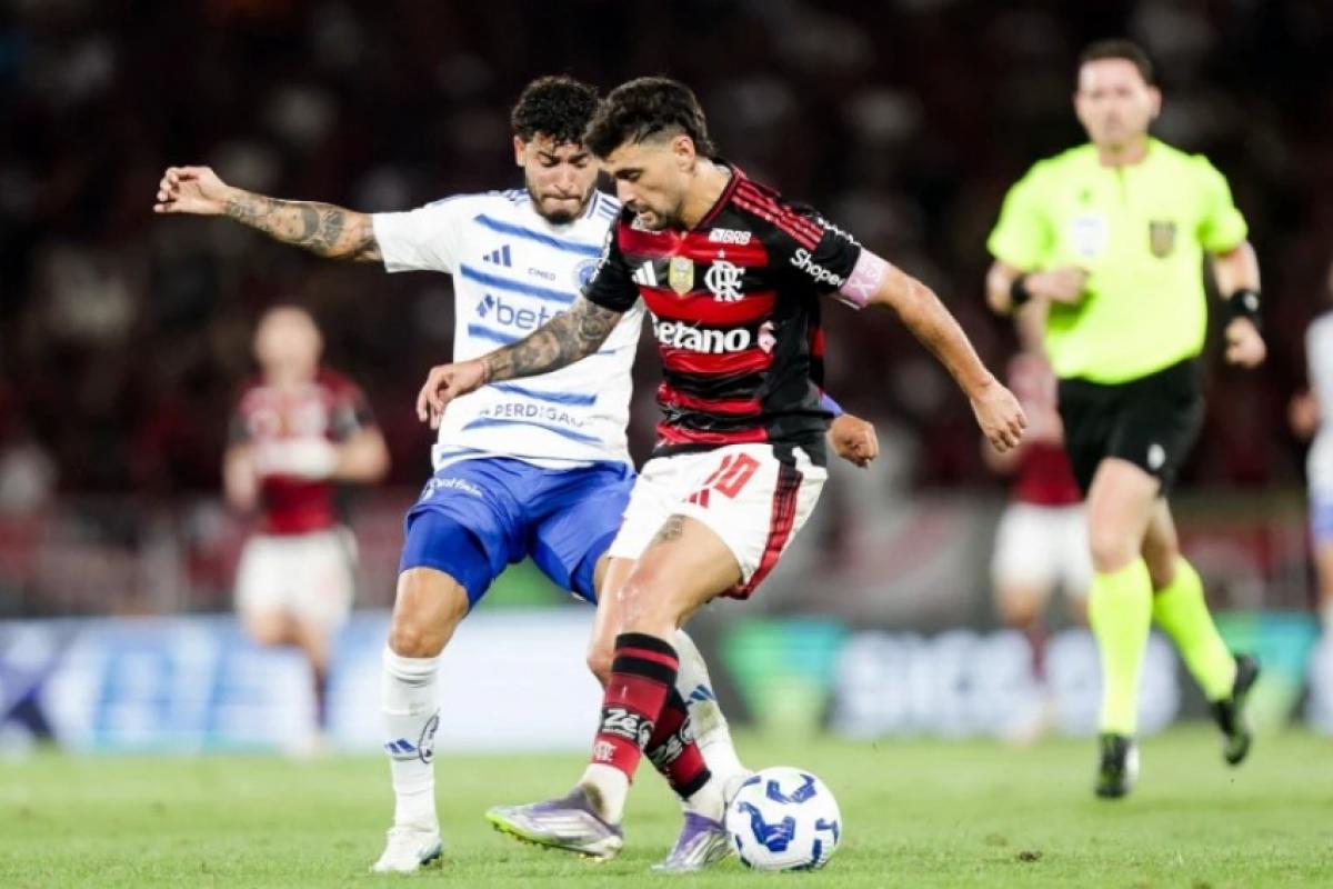 Lance da partida entre Flamengo e Cruzeiro, no Maracanã