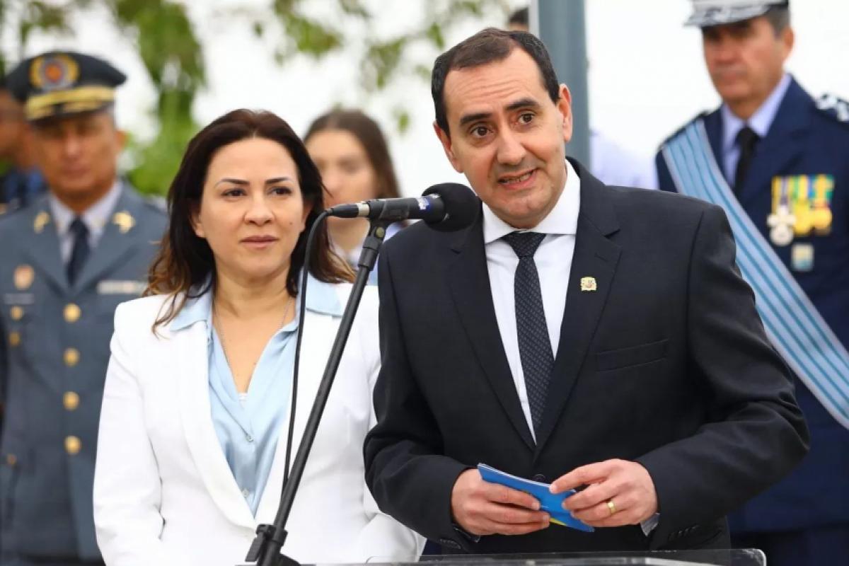 Sheila Thomaz e  Anderson Farias 