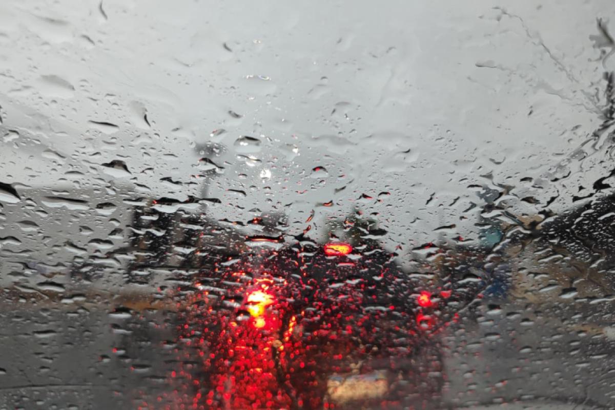 Segundo o IPMet, a precipitação deve continuar nesta segunda-feira (13), com volumes moderados