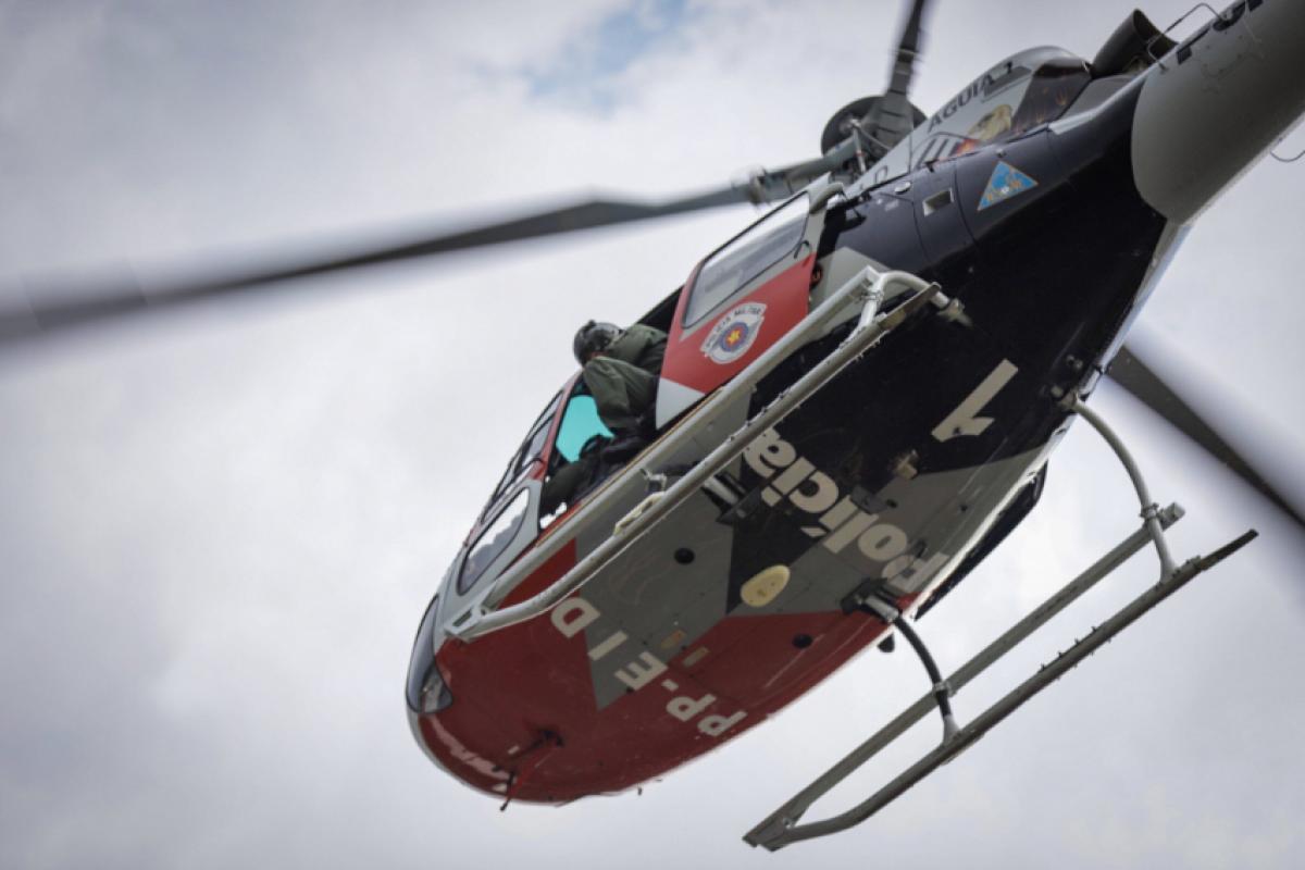 Homem sofre ferimentos graves ao tentar saltar de trem em movimento na Vila Lunardi, em Campinas. Circulação ficou interrompida durante o resgate.
