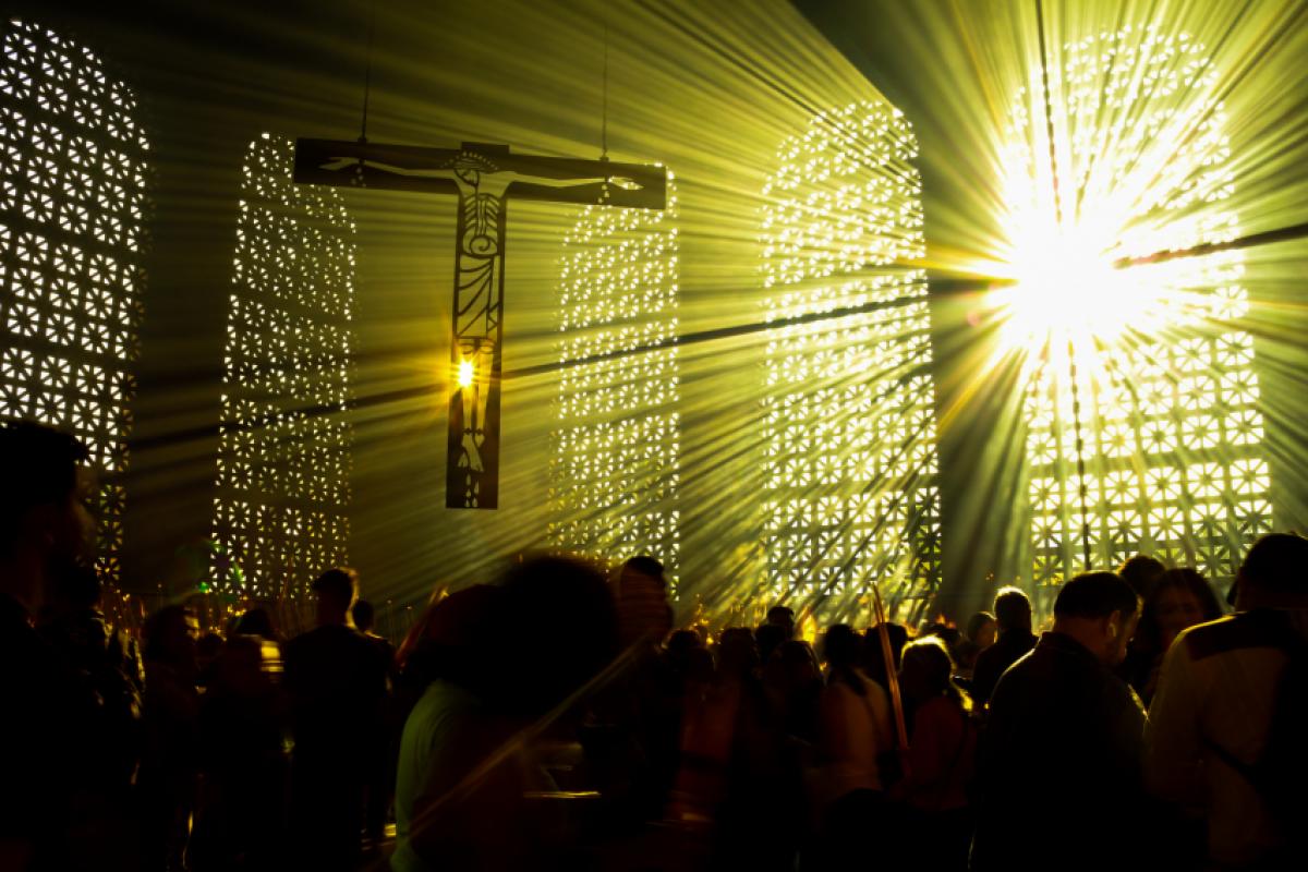 Crucifixo na Sala das Velas do Santuário Nacional de Aparecida