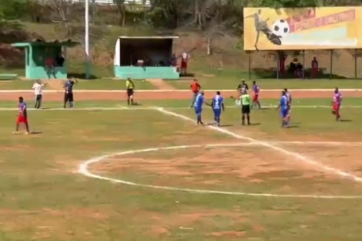 Partida entre 100% Gasparini e Barcelona foi realizada no estádio Edmundo Coube