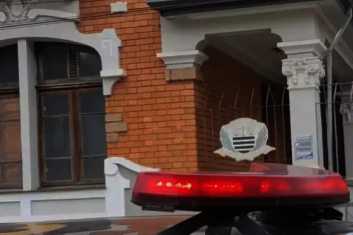 As mulheres denunciaram uma possível intimidação pelos advogados, que estavam no local. 