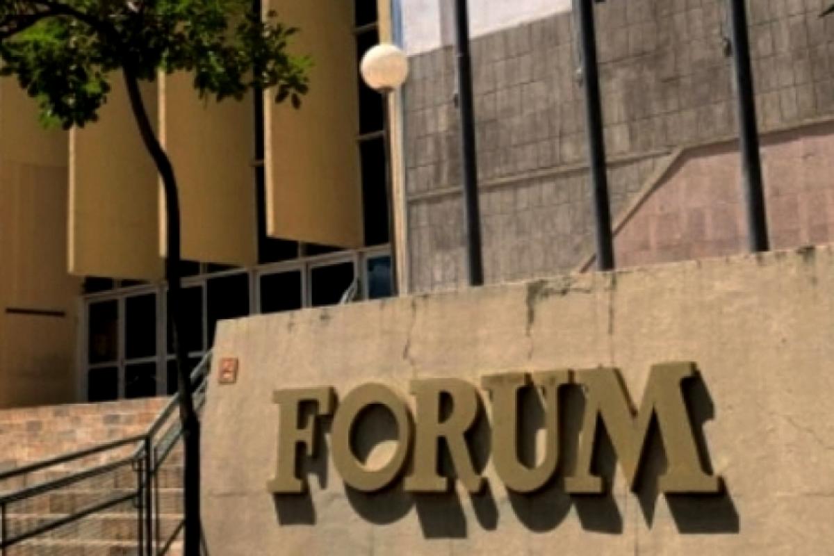 A mulher vai receber R$ 4,9 mil de indenização, após ser vítima do falso escritório de advocacia. 