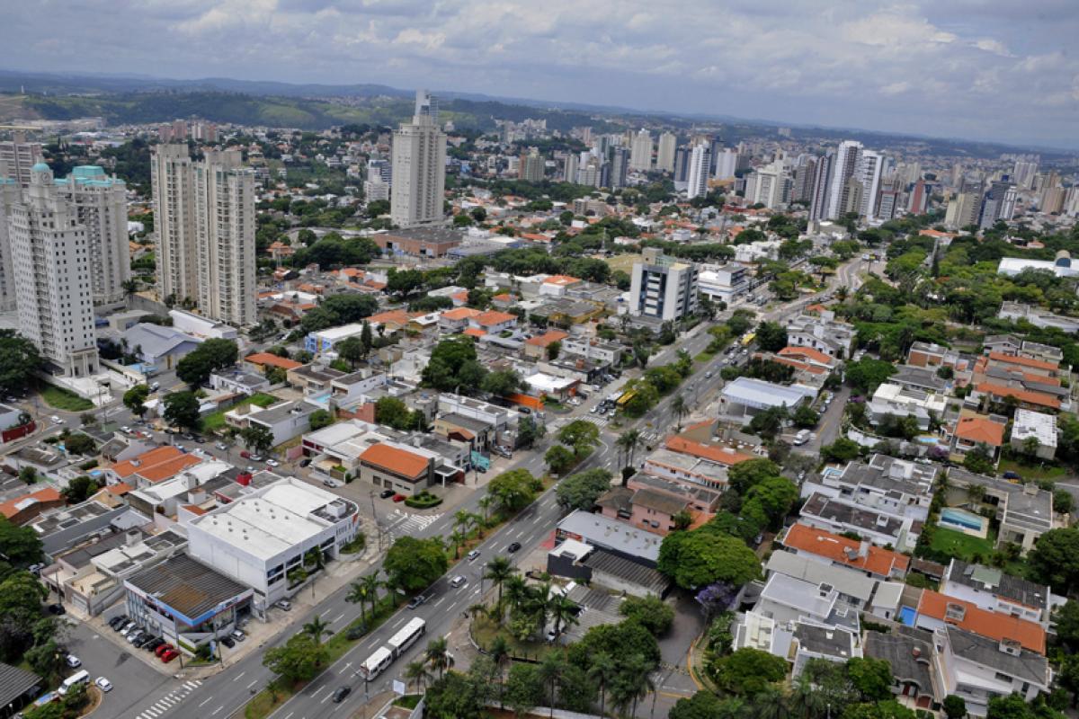 O número de furtos é similar ao de junho, quando houve queda recorde; roubos tiveram o menor número de boletins de ocorrência registrados em um mês desde 2001