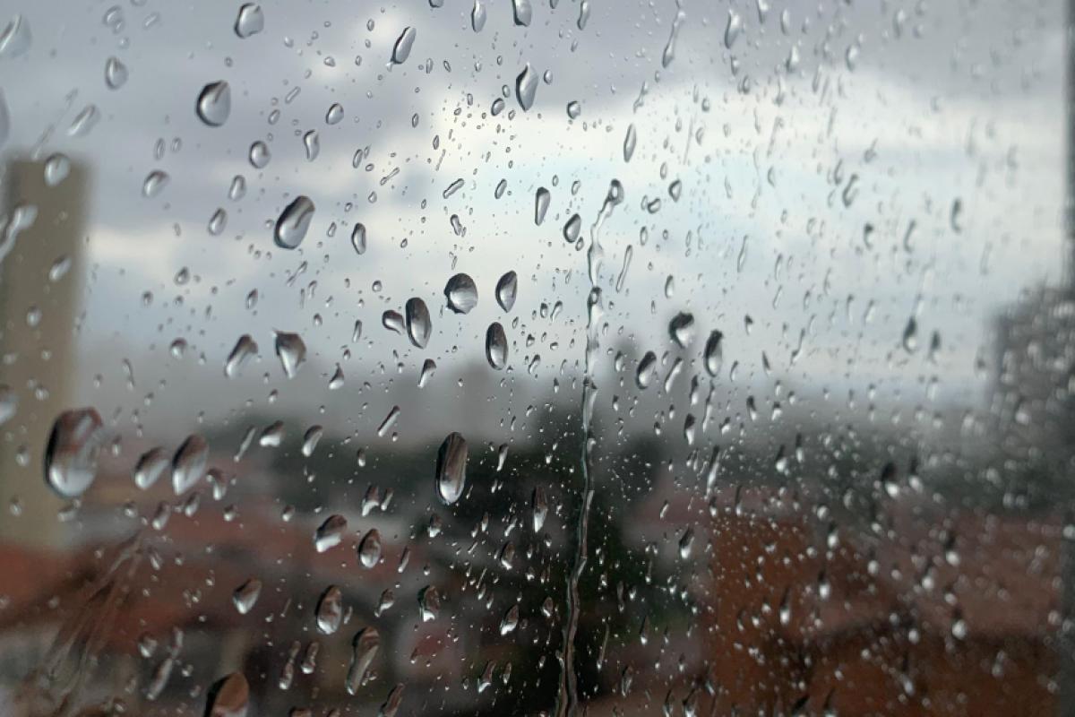 A chuva atingiu a região central de Piracicaba na tarde desta sexta-feira (10), após um longo período de estiagem