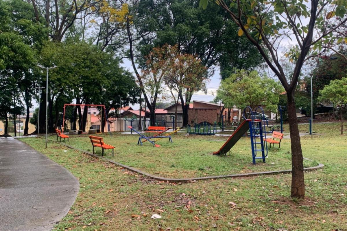 A Praça Mário Usberti, localizada no bairro Vila Sônia, passou por serviços de revitalização realizados pela Prefeitura de Piracicaba