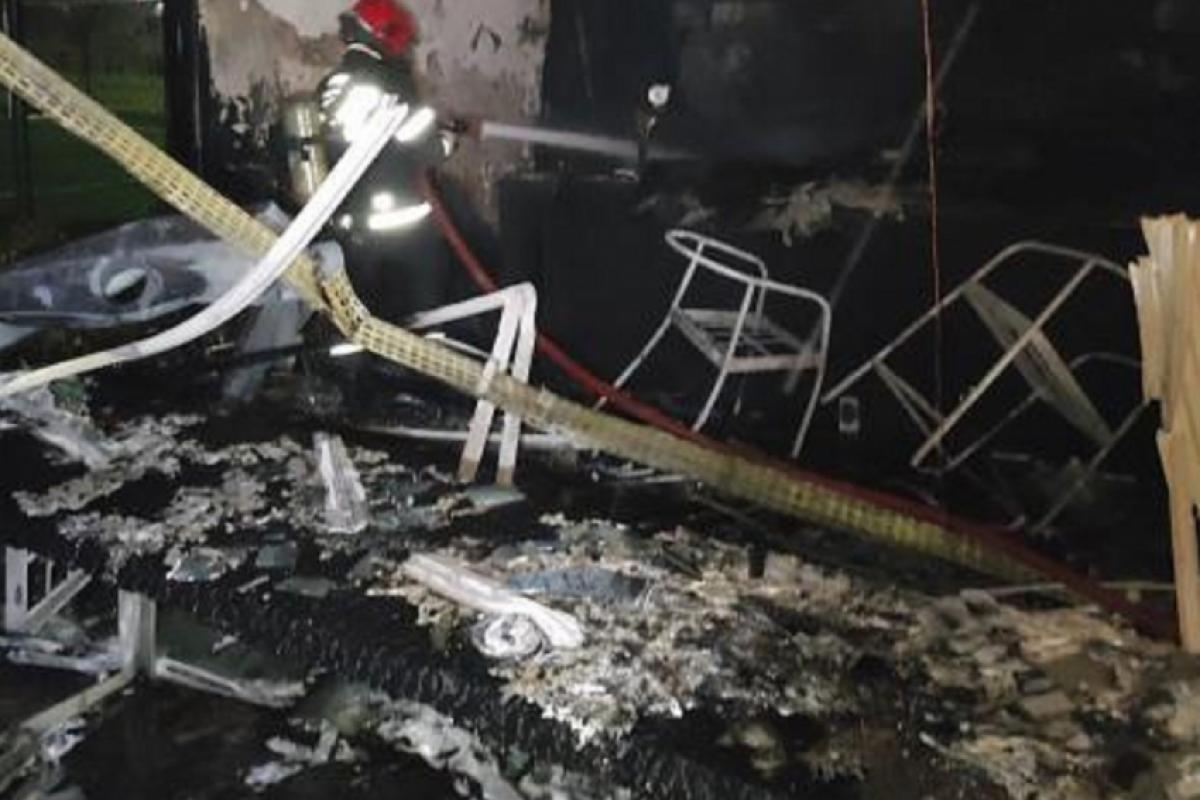 Churrasqueira explode em condomínio e 4 ficam feridos