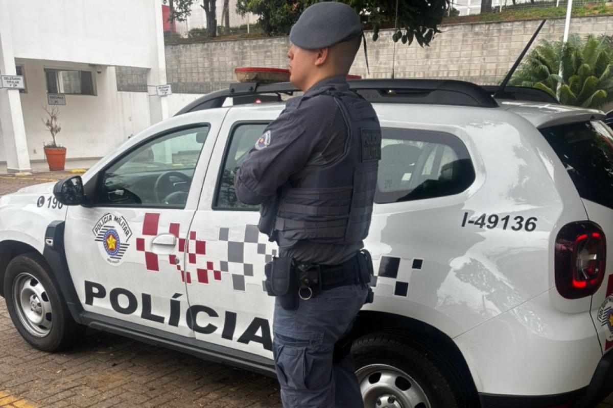 O cabo Luan e soldado Madeira efetuaram a prisão na rua Dino