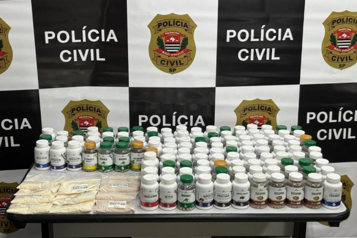 Fiscalização encontrou quase 500 frascos de suplemento alimentar com CNPJ inexistente e produtos artesanais sem especificação.