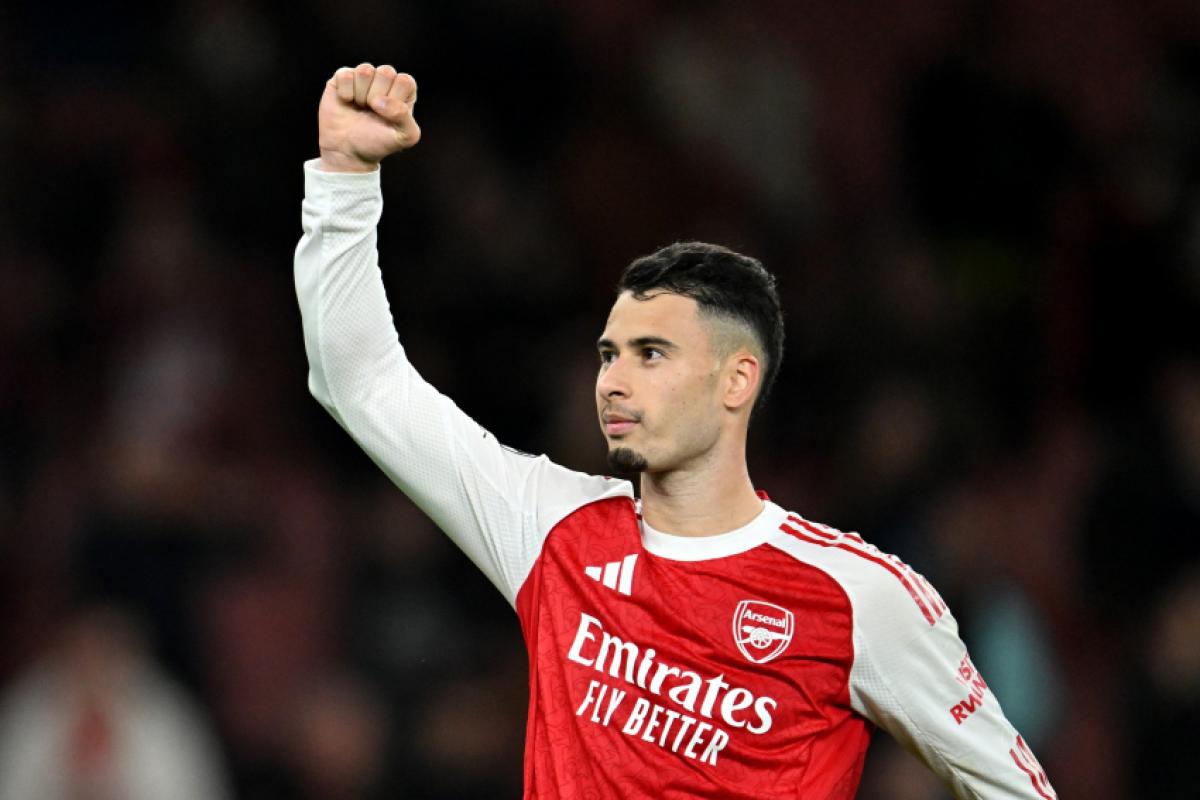 Gabriel Martinelli completou jogadaça de Lewis-Skelly em um chute cruzado, fazendo o segundo do Arsenal