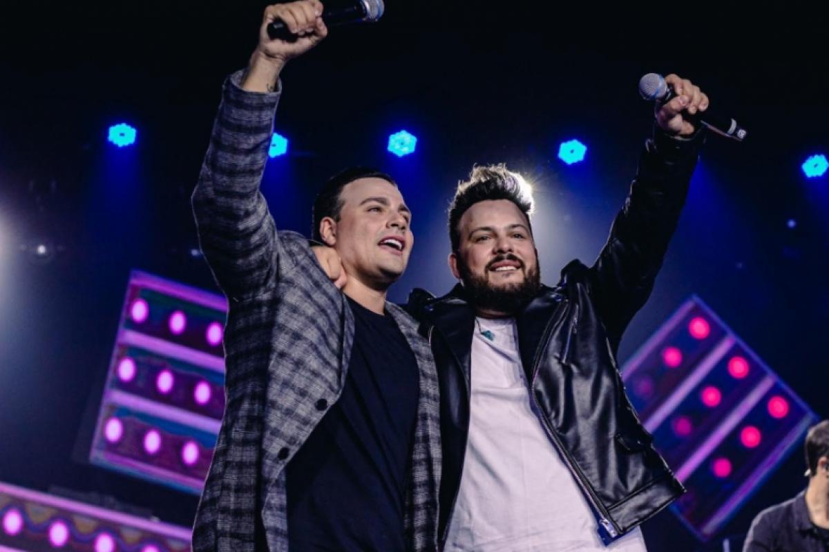 Gustavo Moura & Rafael se apresetam em Ilhabela