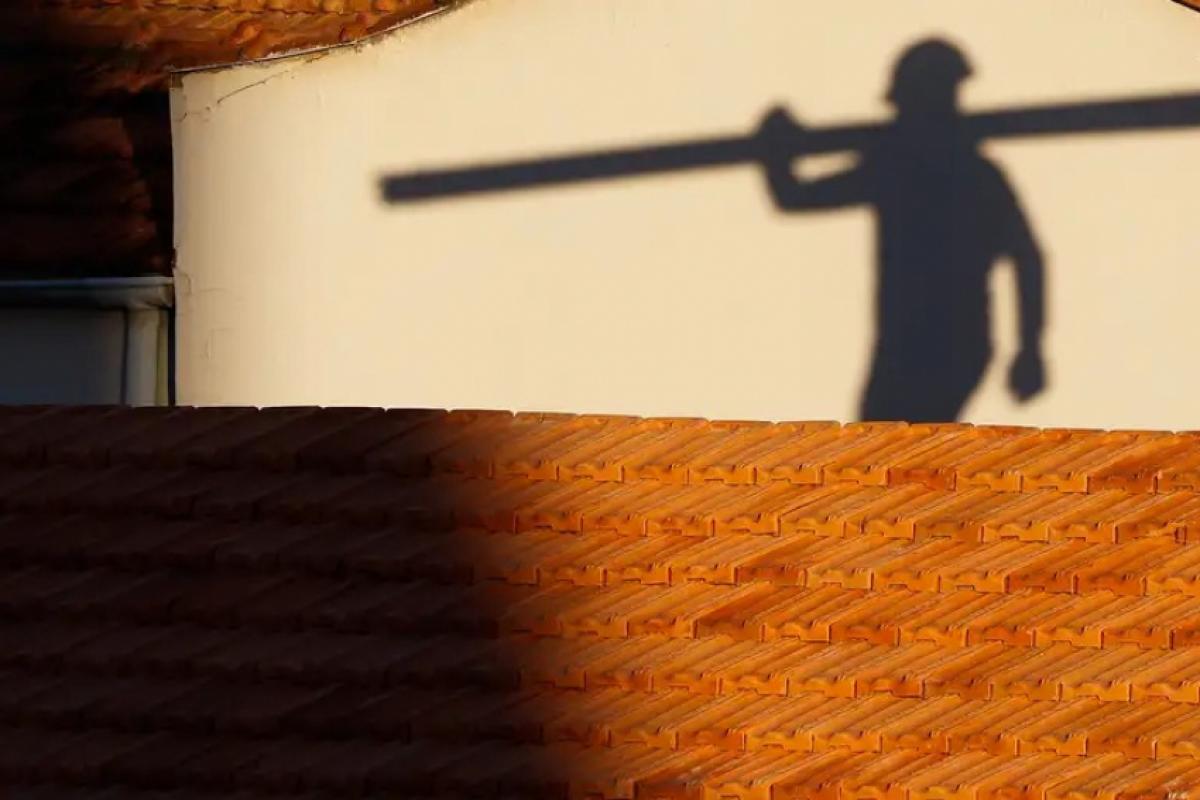 Apesar de ter mais homens, setor da construção civil é onde a diferença salarial é menor