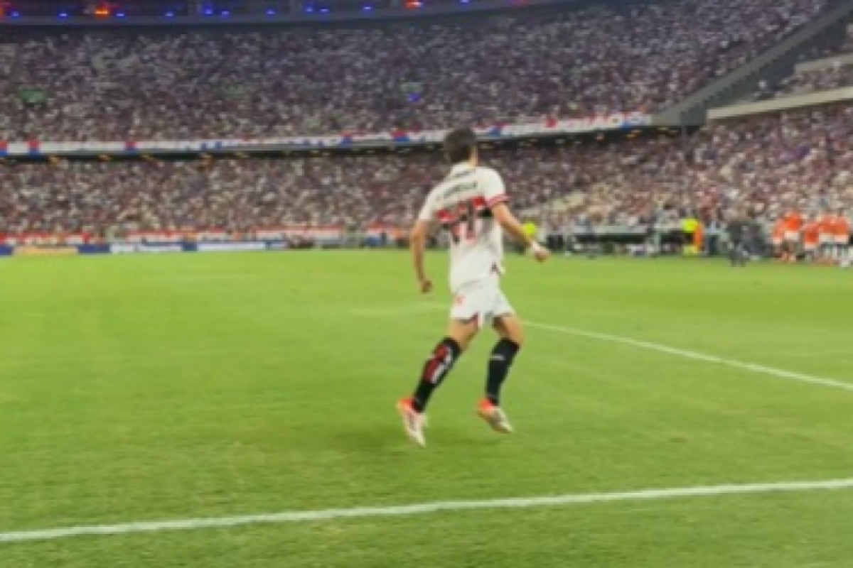 Tapia comemora gol para o São Paulo