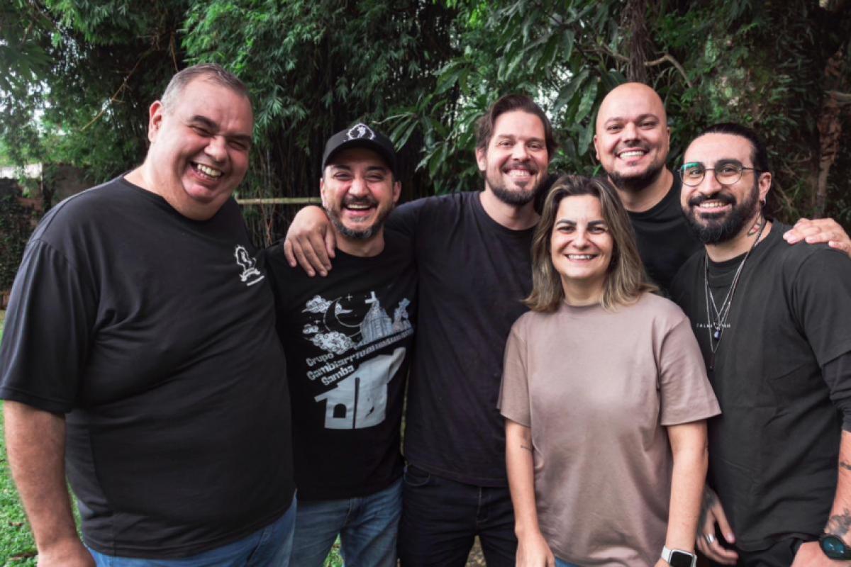 O Gambiarra Samba usa a irreverência e experiência musical nas apresentações 