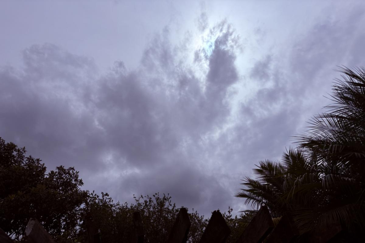Céu visto do bairro São José na tarde desta segunda-feira, 13