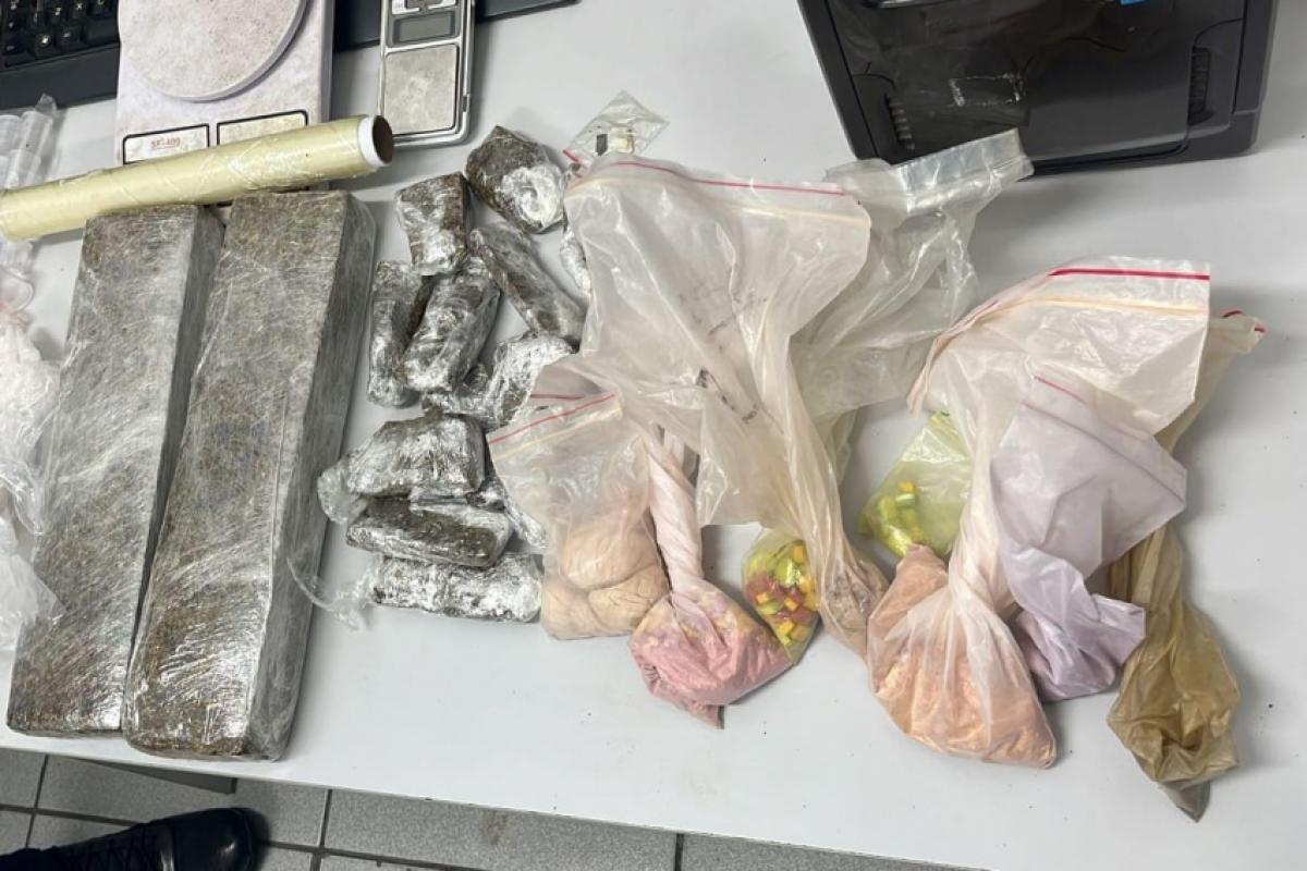 As drogas foram apreendidas pelos GMs durante a operação