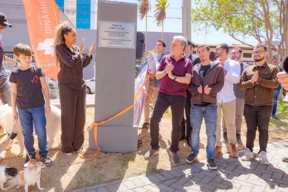 Reinauguração da praça