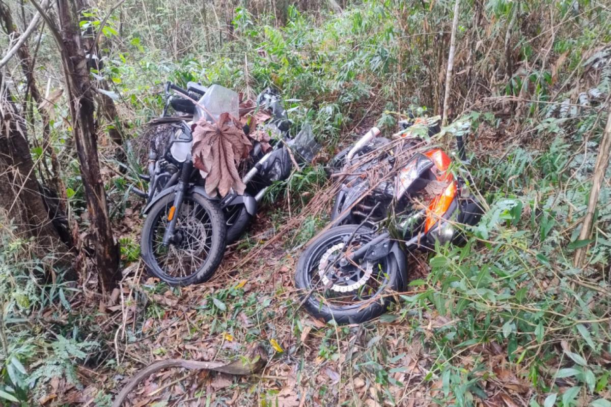 Duas delas estavam com queixa de roubo e a outra será periciada
