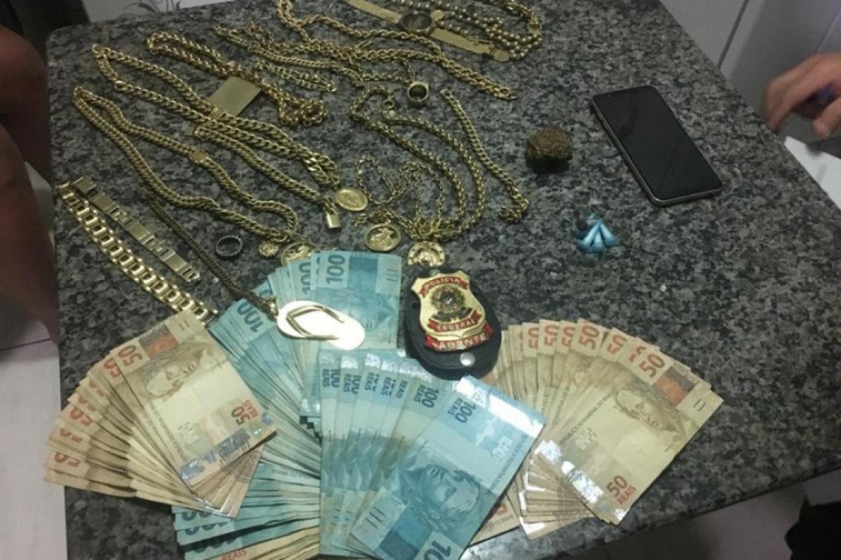 Dinheiro e joias apreendidos durante a Operação Tudo Nosso; ação da Polícia Federal investigou desvio de recursos públicos da Prefeitura de Araçatuba