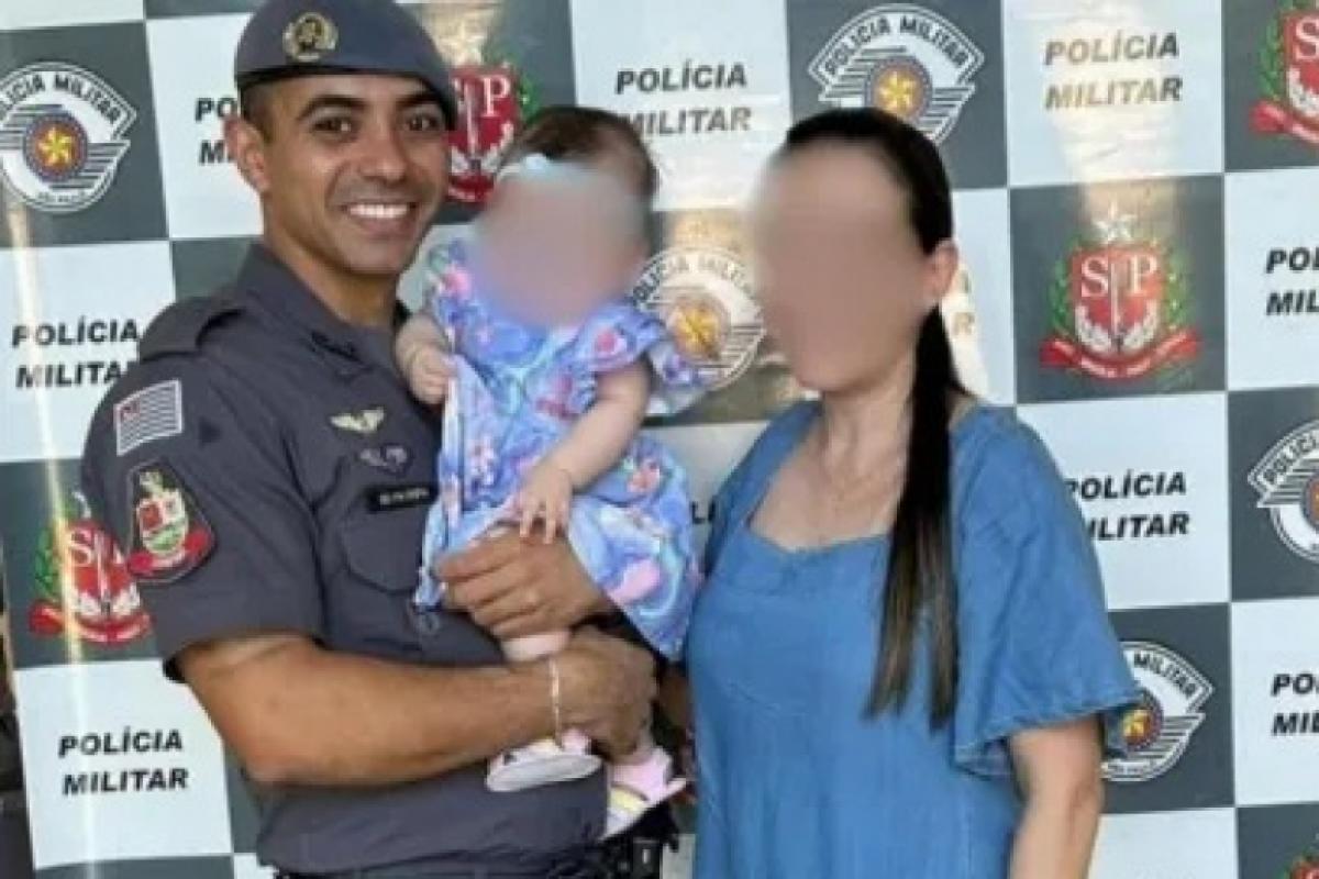 PM ao lado da esposa e da filha pequena
