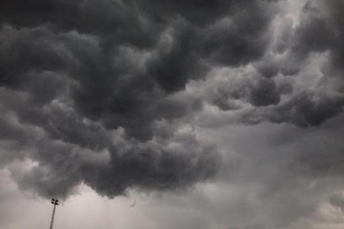 A previsão é de chuva intensa e registros de descargas elétricas