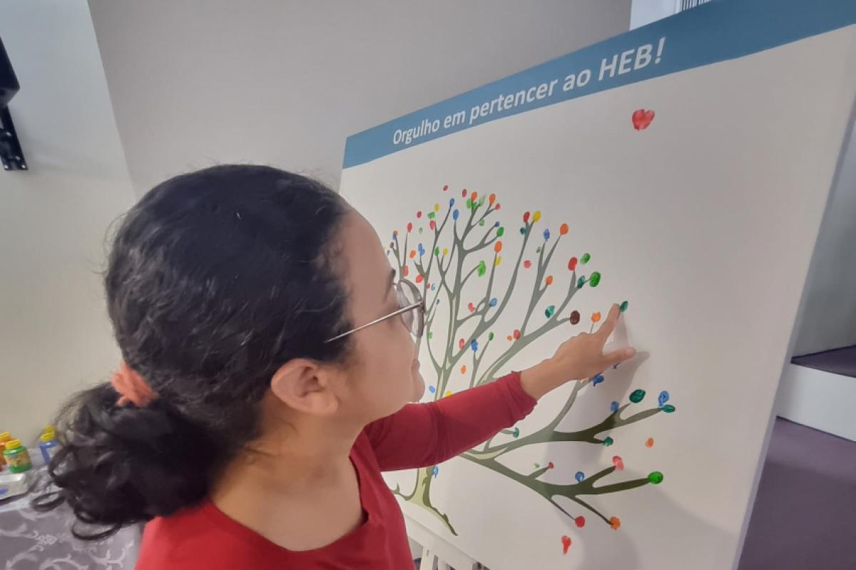 Projeto iniciado em maio de 2025 busca reconhecer o papel essencial dos trabalhadores do HEB