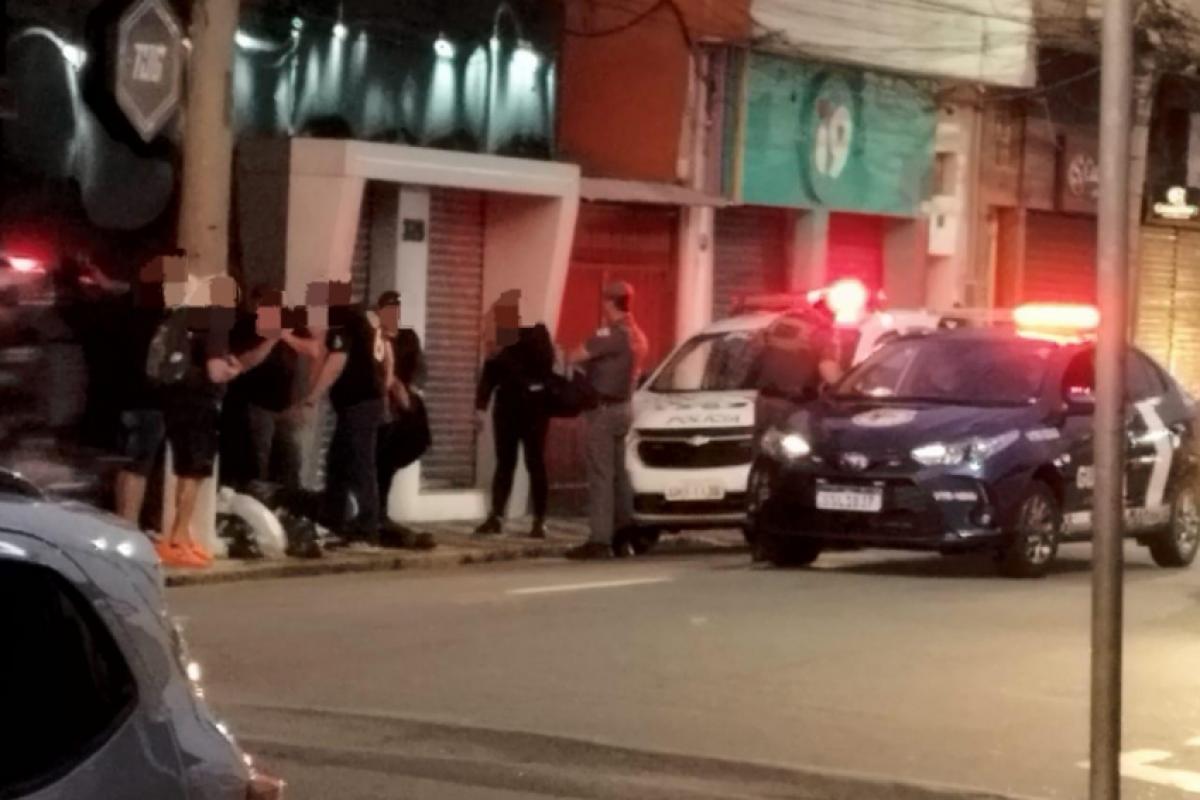 Enquanto uma viatura da PM atendia a ocorrência, GMs ofereceram ajuda