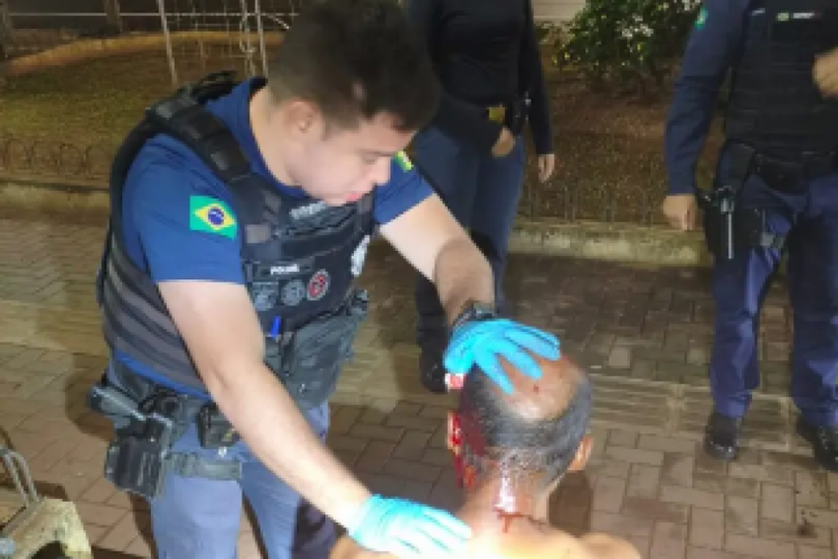 GCM conversa com a vítima até a chegada da ambulância 