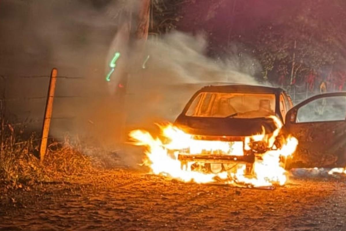 A Polícia Científica foi acionada para a perícia e o corpo foi conduzido ao IML