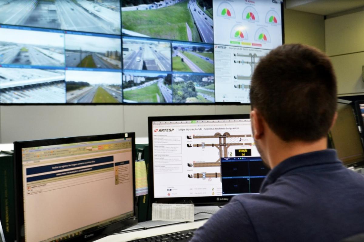 O processo seletivo inclui provas objetivas e, para determinados cargos, provas discursivas e/ou de títulos, conforme o cargo