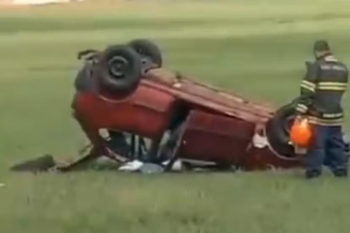 Veículo seguia para Meridiano, quando o motorista perdeu o controle na estrada vicinal Valdomiro Campanhola, em Valentim Gentil