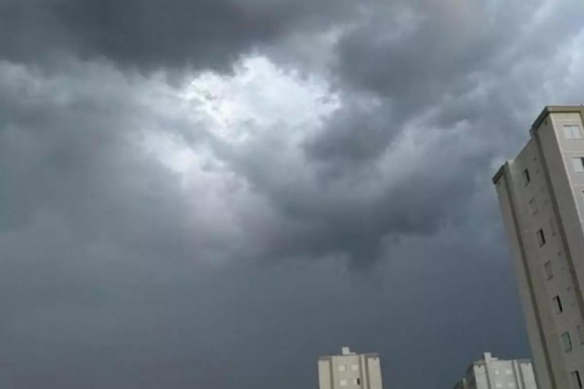 Defesa Civil e IPMet apontam risco de tempestades, ventos de até 95 km/h e acumulado de 90 mm na região