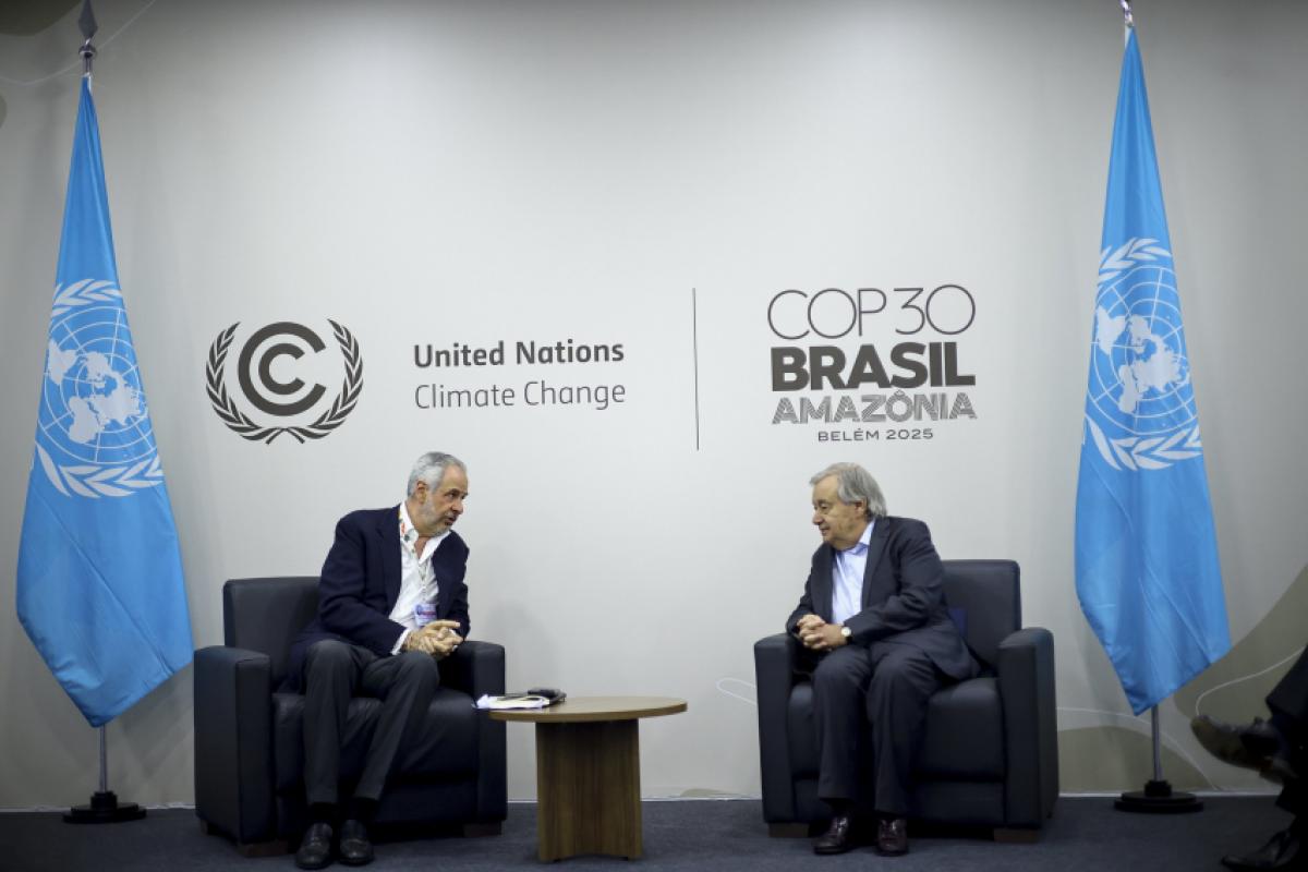 Presidente da COP 30, André Corrêa do Lago conversa com António Guterres, secretário-geral das Nações Unidas