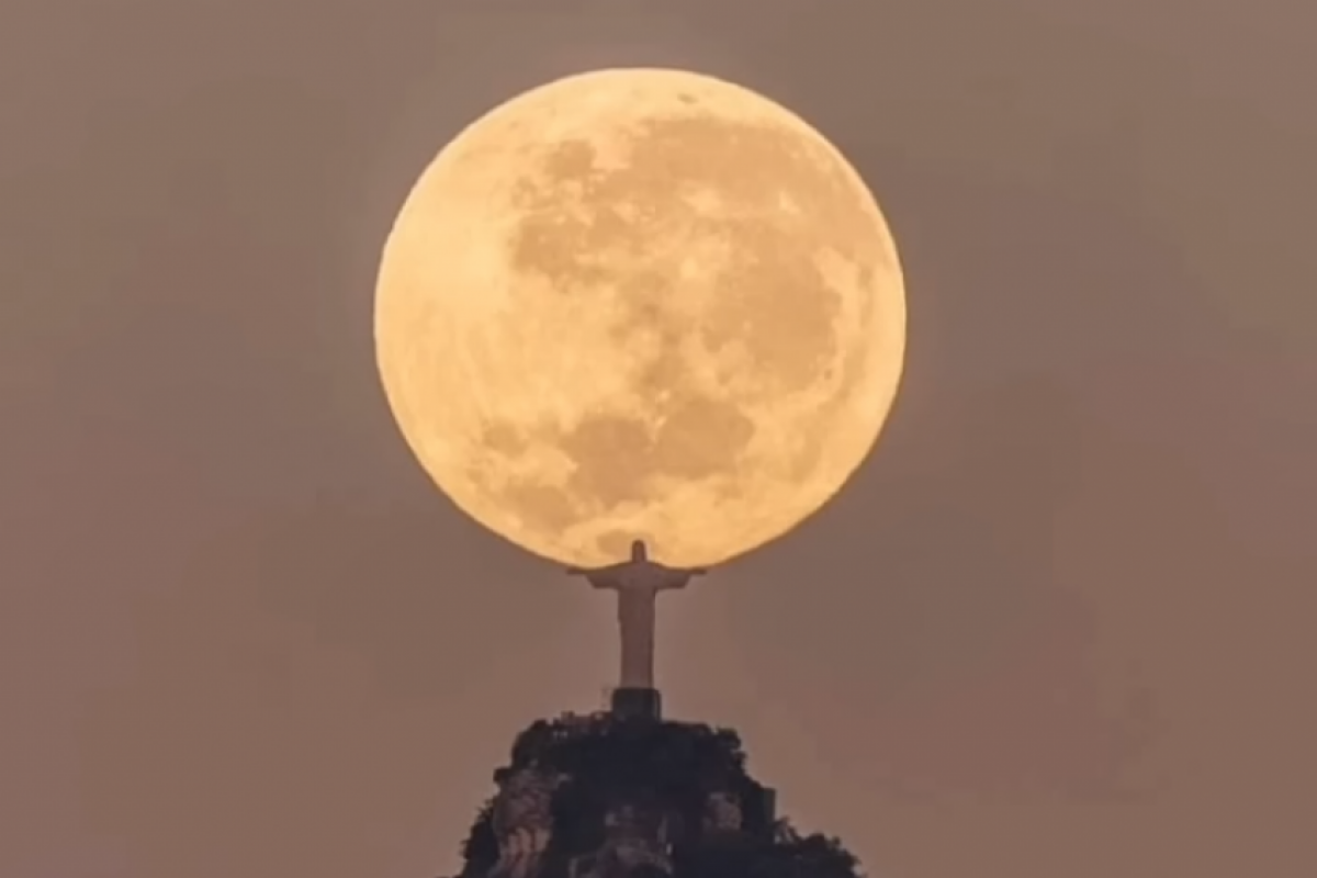 Não é necessário telescópio nem equipamentos especiais.