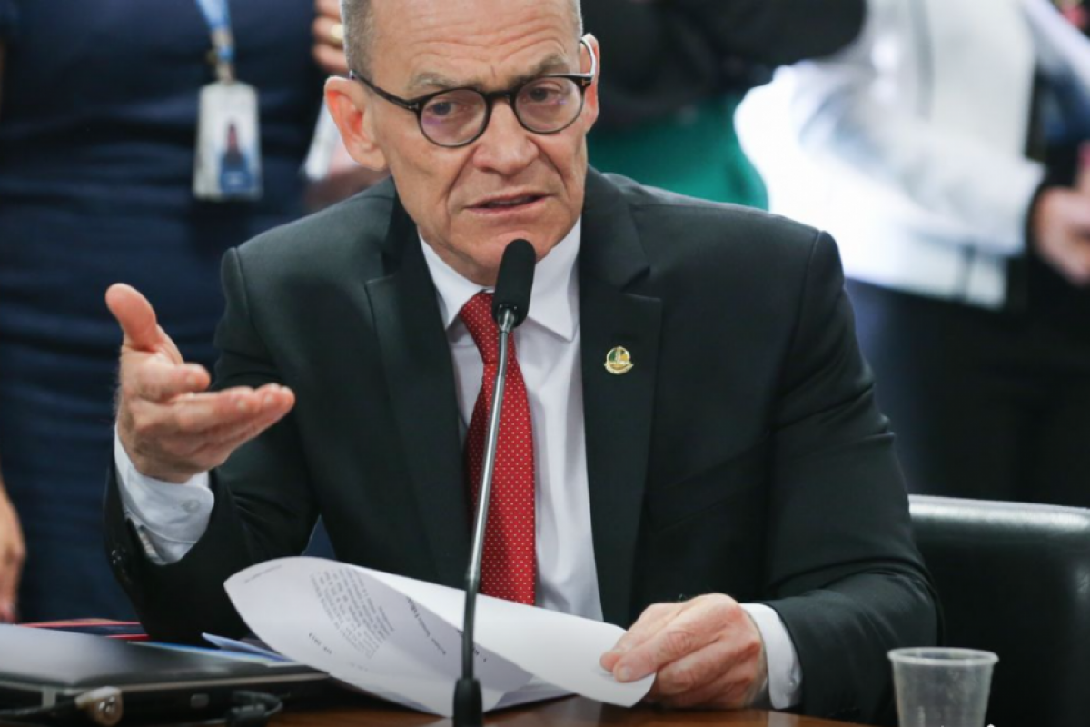 A escolha representa a primeira vitória do governo Lula na disputa pelo comando do colegiado.