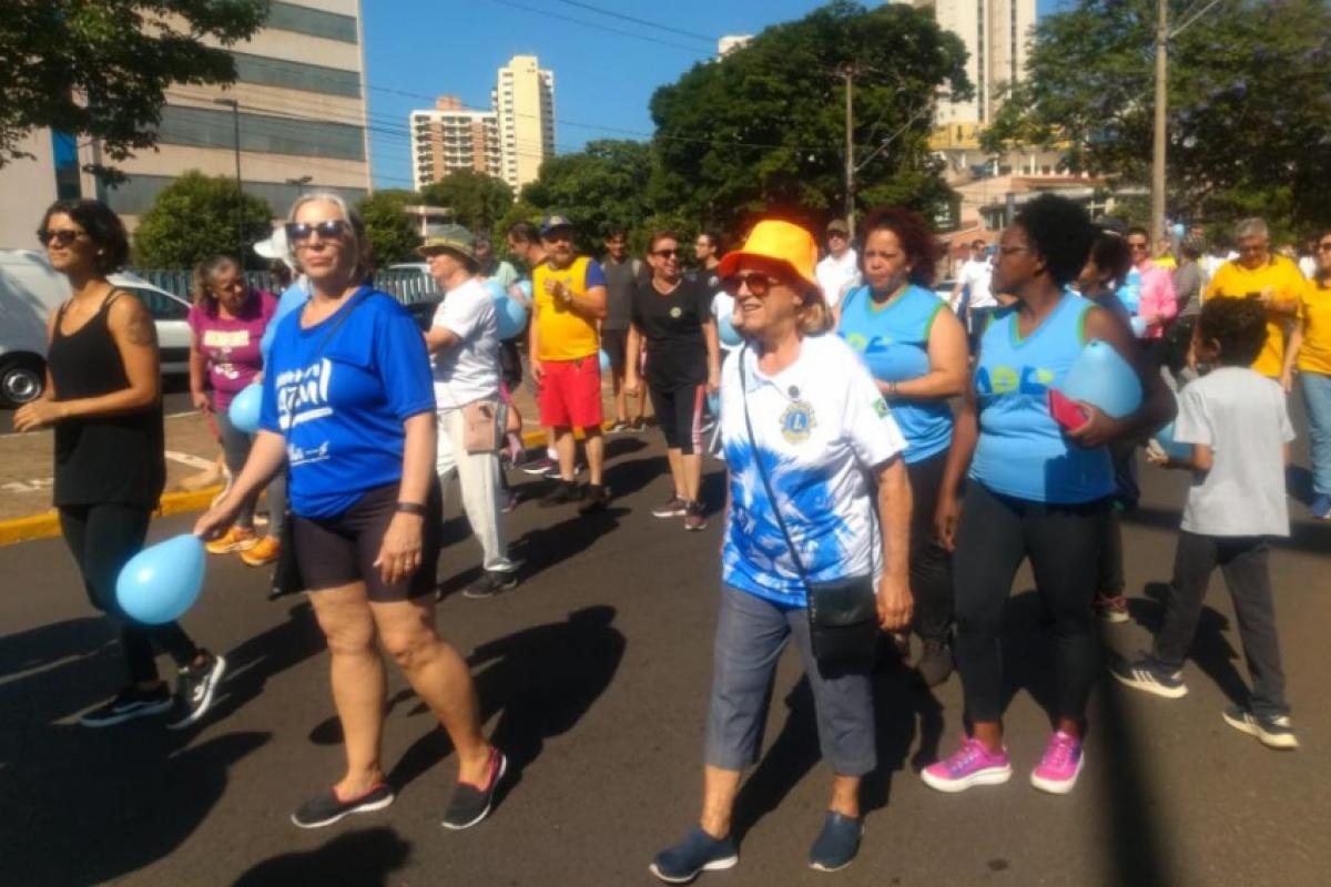 Caminhada contou com cerca de 150 participantes em sua primeira edição