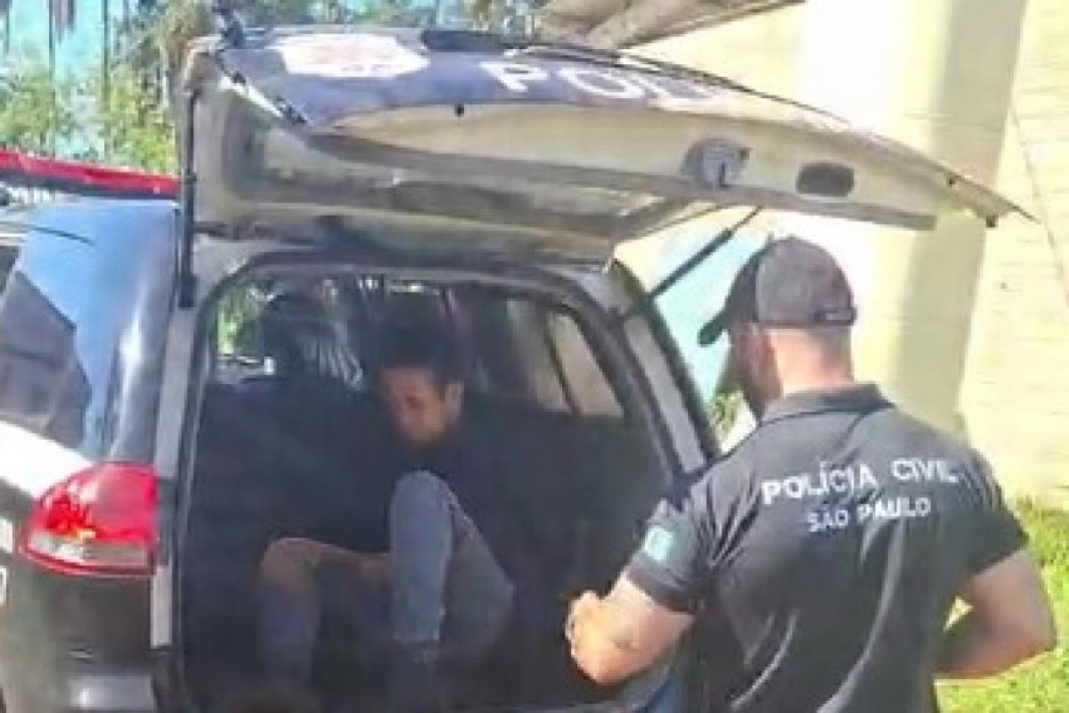 Homem suspeito de envolvimento em roubos de carros sendo preso pela Polícia Civil em Franca