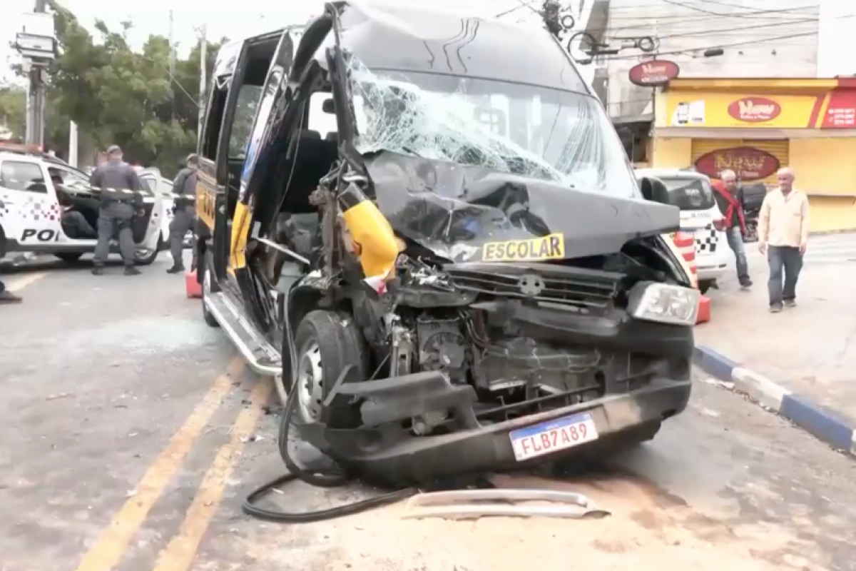 Acidente aconteceu na avenida Palmira Rossi, no bairro de Recreio São Jorge, às 7h.