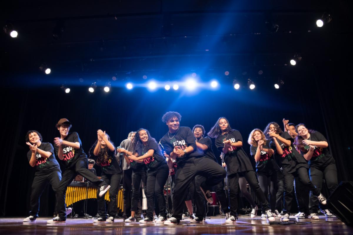 Coral e percussão de uma das unidades do Projeto Guri