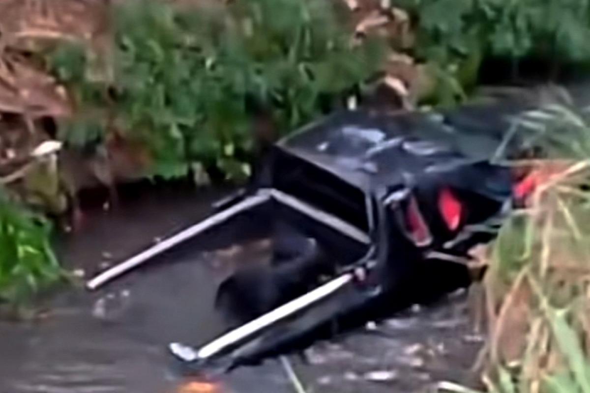 O Corpo de Bombeiros resgatou a vítima inconsciente e encaminhou a vítima ao hospital. 