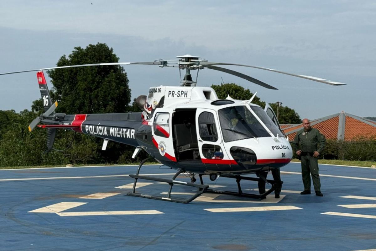 Helicóptero Águia da Polícia Militar, no 15º Batalhão da PM, em Franca